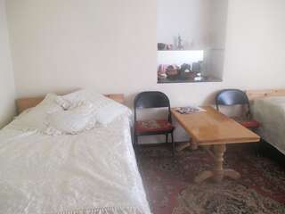 Отели типа «постель и завтрак» Shushan B&B Ехегнадзор Стандартный двухместный номер с 2 отдельными кроватями и видом на горы-1